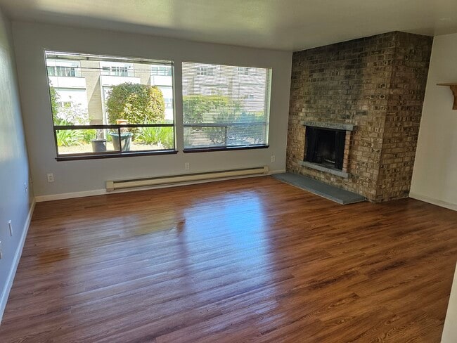 Building Photo - 3419 22nd Ave W Unit 3419 Rental
