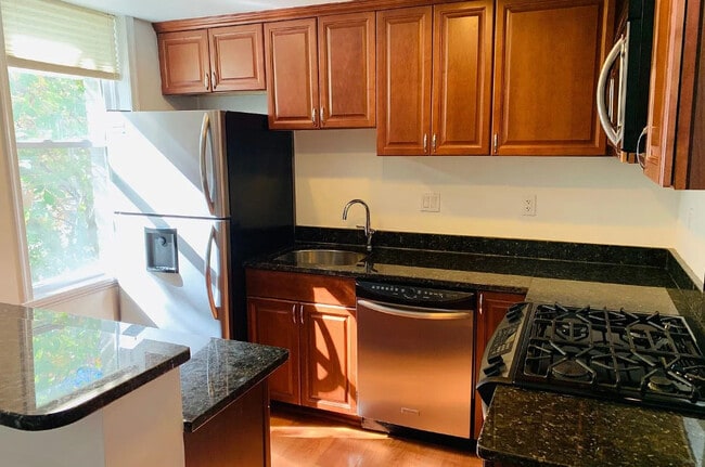 Building Photo - 1364 Constitution Ave NE Rental