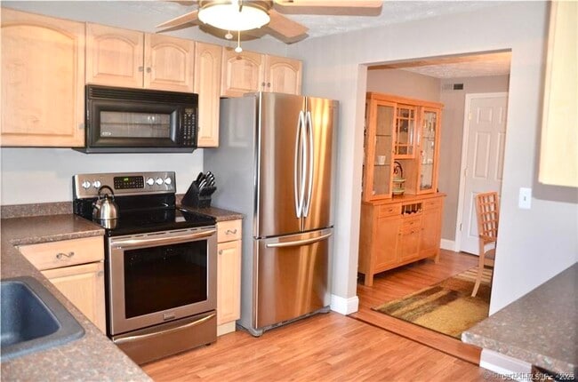 Photo - 5 Amato Dr Unit APT E