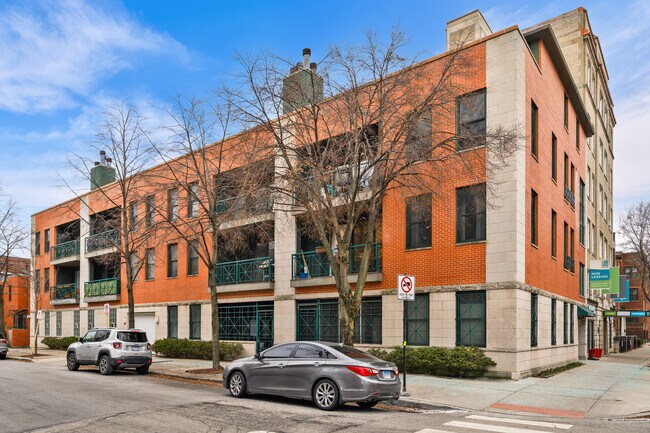Building Photo - 835 W Diversey Pky Unit 3 Rental