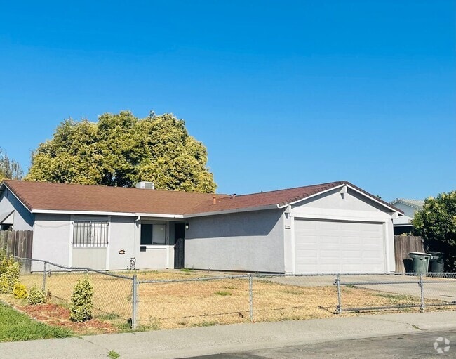 Building Photo - Updated 4bed/2 bath home in South Sac