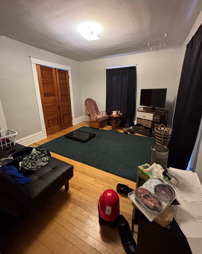 Building Photo - 411 Dodge St Unit 4