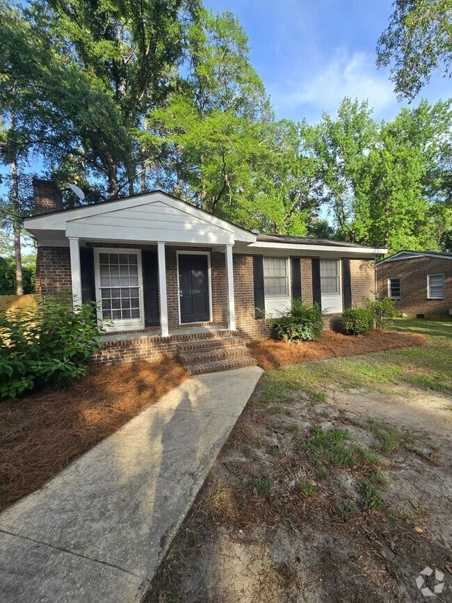Building Photo - Renovated Home 3 bedroom 1.5 bath with new...