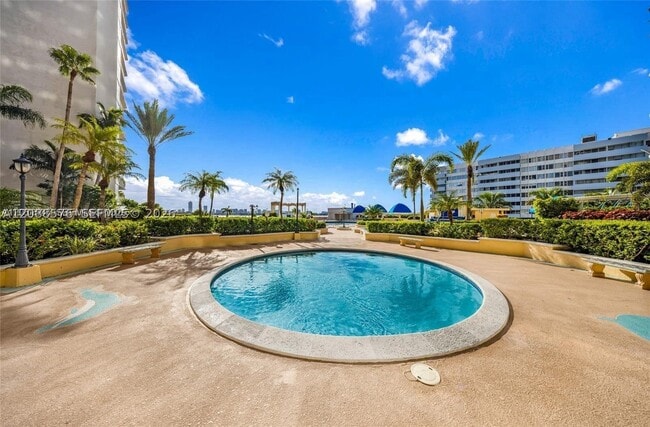 Building Photo - 7601 E Treasure Dr Unit 1722