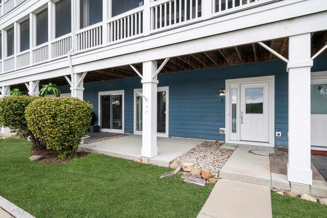 Building Photo - 5 River Row