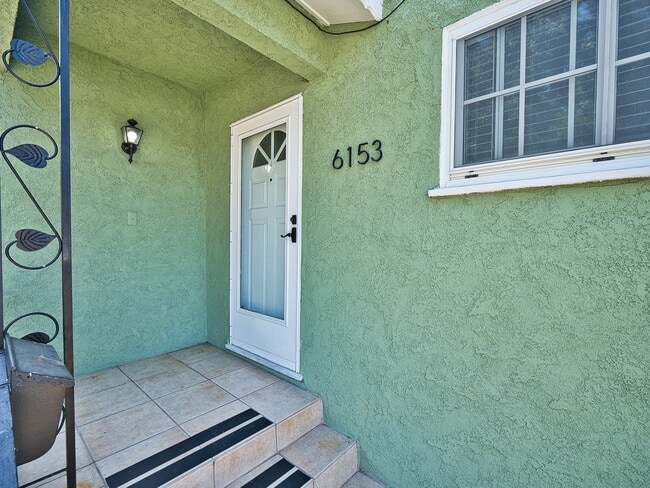Photo - 6153 Clybourn Ave Unit 6153