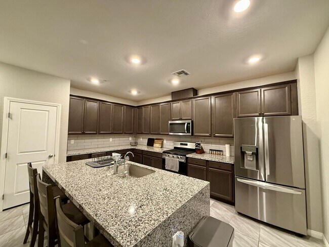Photo - 3/BD 2.5/BA Luxury Furnished Townhome! Bri...