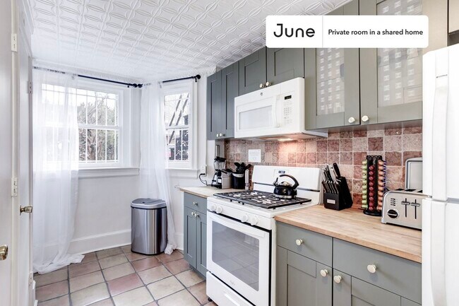 Room in Shared 4 bed/1.5 bath home in Capitol Hill