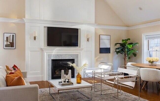 Photo - Bright & Spacious Unit with Natural Light