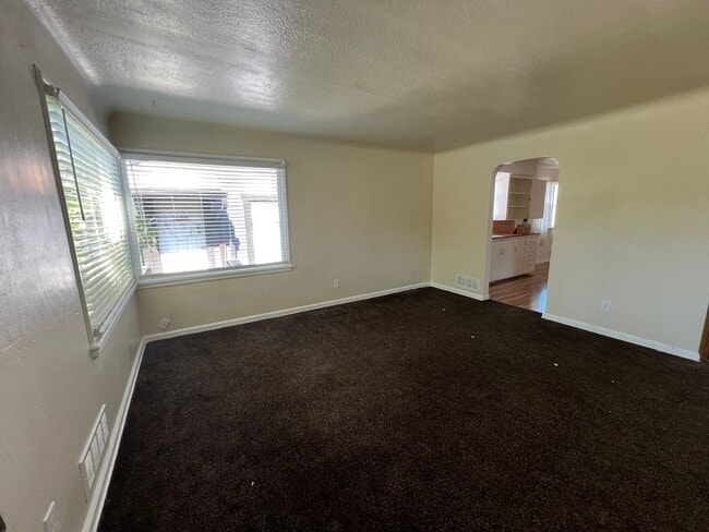 Photo - 3 Bed / 1.75 Bath Home for Rent in Bremert...