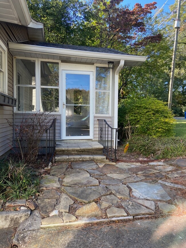 Photo - 907 Irving Rd