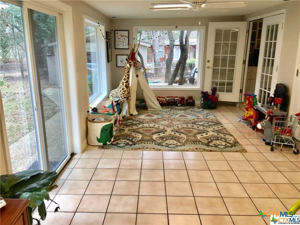 Photo - 890 Laurel Ln House