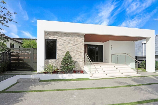 Photo - 330 SW 19th Rd