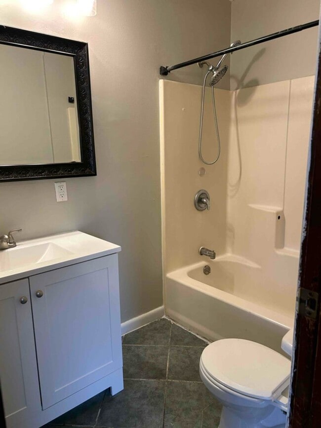 Photo - 513-515 Utica St. Unit 515