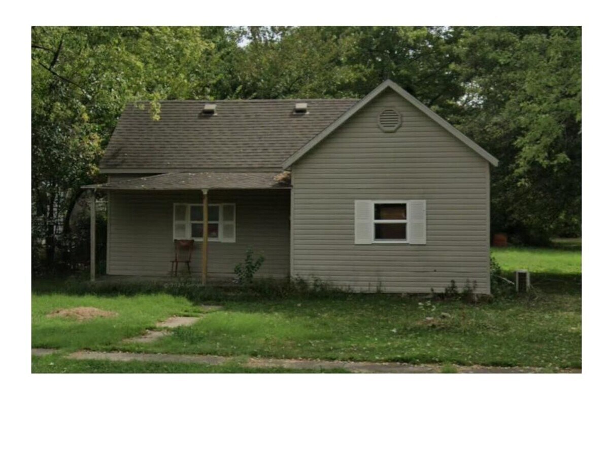 2 Bedroom Home — Available December 29 in Columbus, KS! - 2 Bedroom Home — Available December 29 in Columbus, KS!