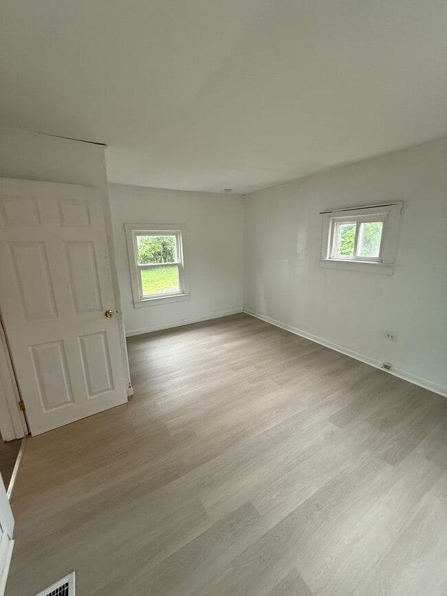 Photo - SECTION 8 & EDEN ACCEPTED!! Newly Renovate...