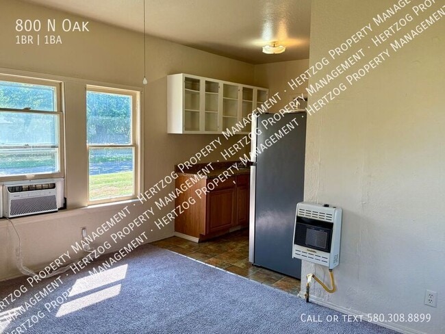 Photo - 800 N Oak-