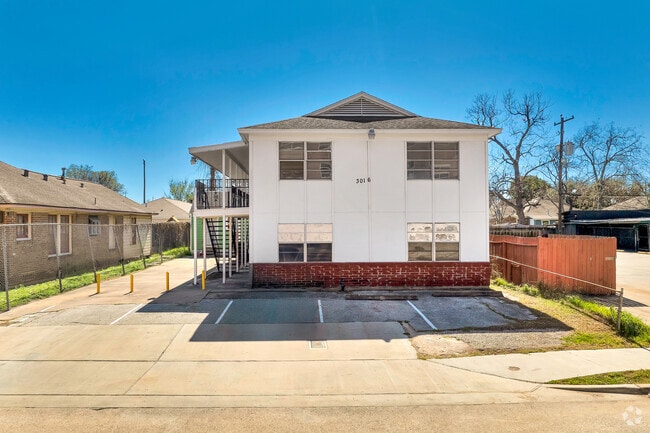 Alternar - 3016 Blodgett St