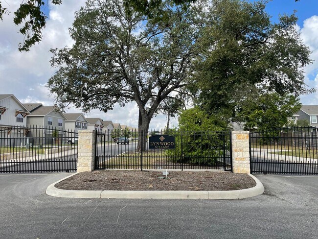 Photo - 10330 Lynwood Vlg