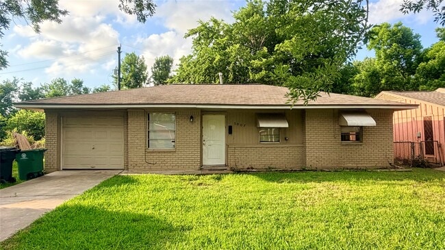 Building Photo - 3007 Akard St