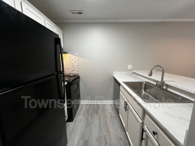 Photo - 5858-B Century Oaks Drive