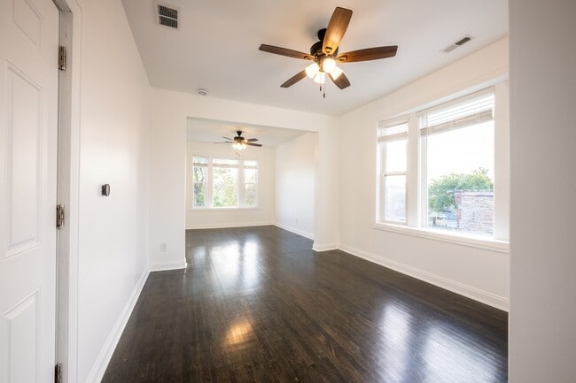 Photo - 1532 N Harding Ave Unit 3