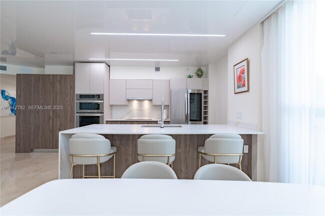 Photo - 17555 Atlantic Blvd Unidad 508