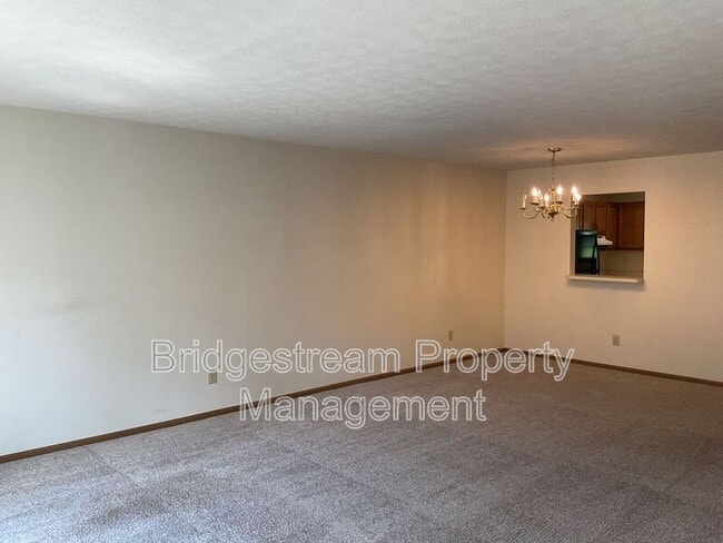 Photo - 4595 Burchdale St