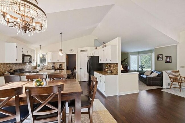 Photo - 1599 Coventry Ln