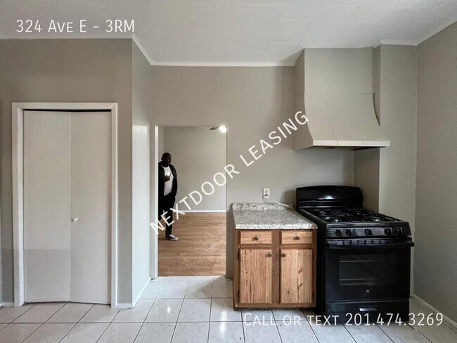 Photo - 324 Ave E Unit 3RM