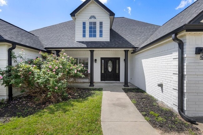 Photo - 685 Winchester Dr