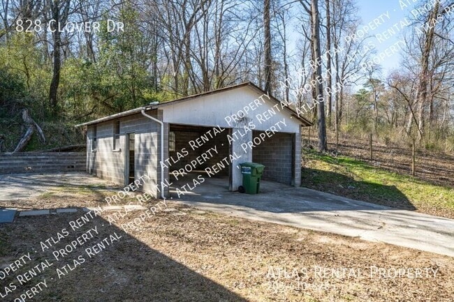 828 Clover Dr