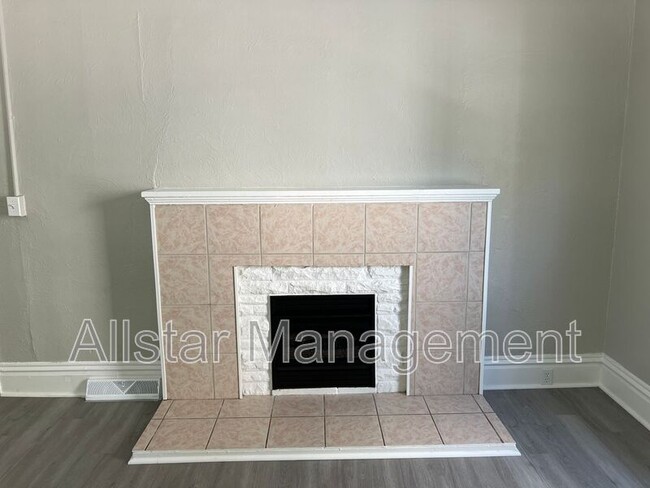 Photo - 915 East Ave