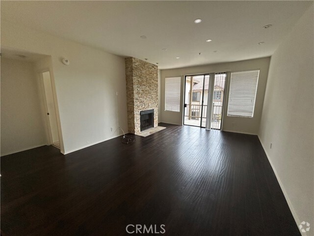 Building Photo - 2563 Plaza del Amo Unit 309 Rental