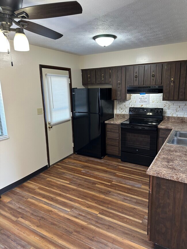 Kitchen - 3202 Cedar Grove Pl S