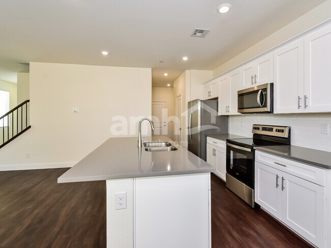 Photo - 126 Charmante Tulip Lane