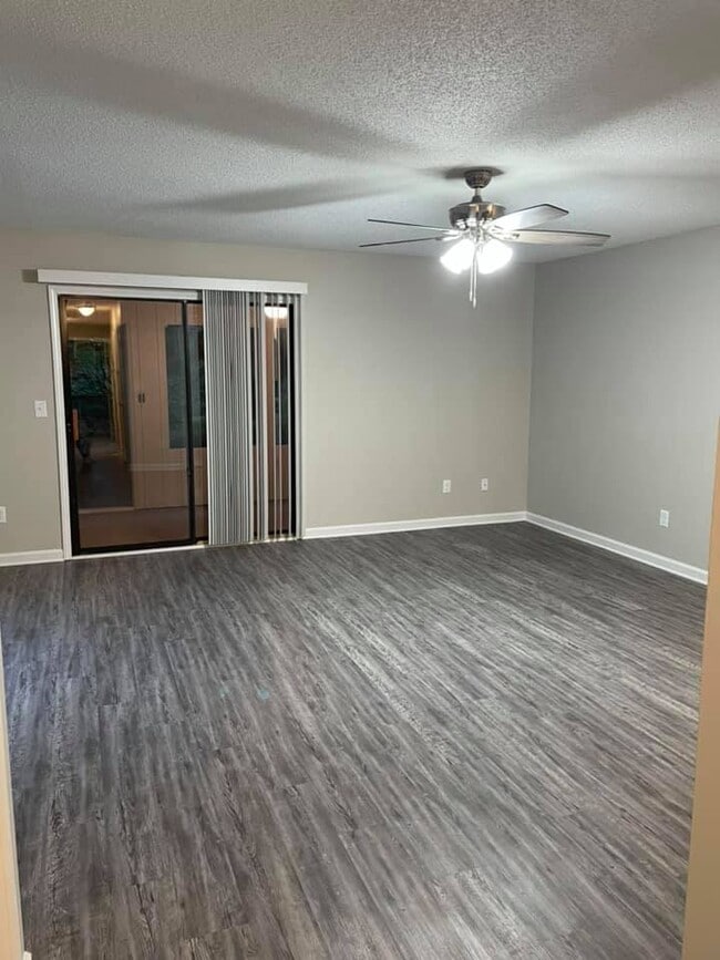 Cedar Rock 2 Bed Living Room - Apartments on 20th