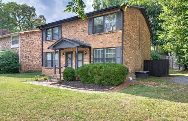 Photo - Awesome 2BE/1.5BA duplex in fantastic loca...