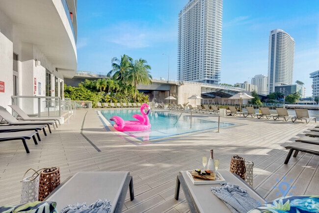 Building Photo - 2602 E Hallandale Beach Blvd Unit ID1227337P Rental