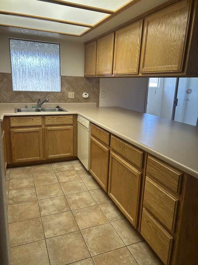 Cocina - 1971 Cliffrose Dr