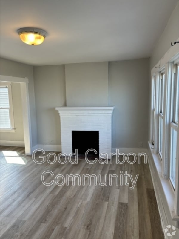 Building Photo - 2273 Delaware Ave Unit Upper Rental