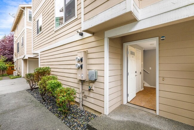 Photo - Lake City Townhouse 2 Bedroom 1.5 bath