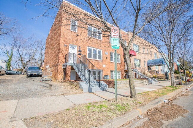 Photo - 1626 Independence Ave SE Unidad ( 1)