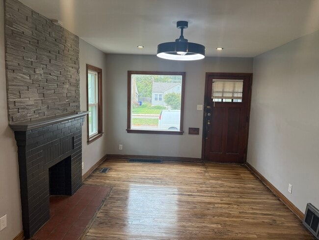 Building Photo - 1050 Bulen Ave
