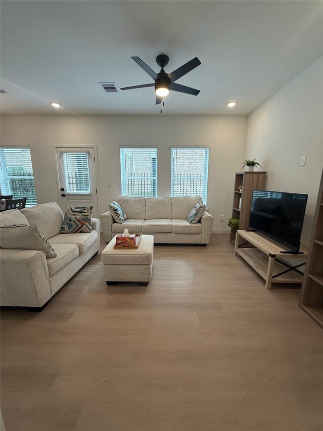 Photo - 11621 Waldemar Dr