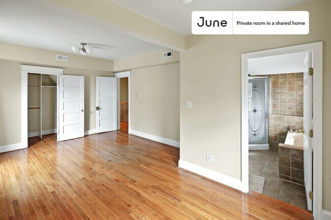 Room in Shared 5 bed/3 bath home in Brookland