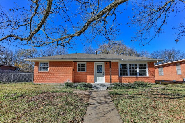 4 Bed - 3 Bath in Gainesville - 4 Bed - 3 Bath in Gainesville House
