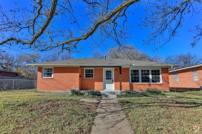 Building Photo - 4 Bed - 3 Bath in Gainesville Rental