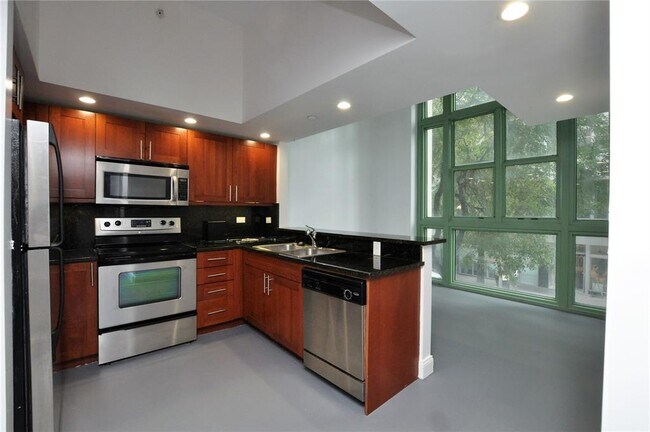 Building Photo - 101 E Flagler St Unit 201