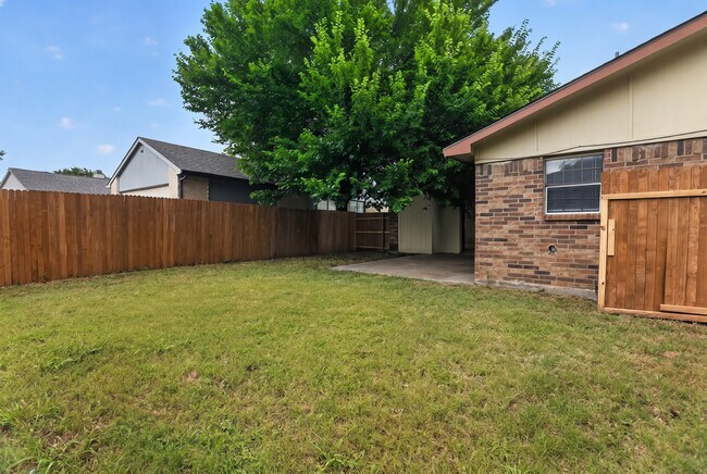 3104 Canterbury Ln